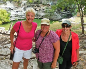 3 amigas at Cenote